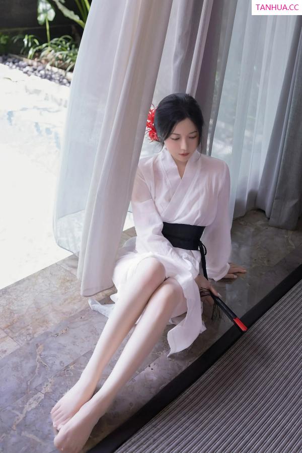 鱼子酱fish  [XiuRen]高清写真图 2025.07.04 No.10514 鱼子酱Fish 白色丝袜第5张图片